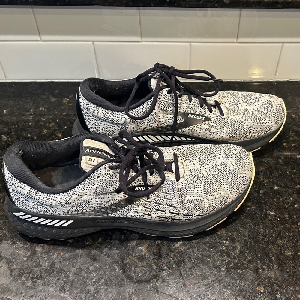 Men’s Brooks ADRENALINE 21 Athletic Sneakers 10.5
